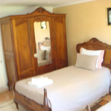 Quarto em Acomodações Particulares Casa De Flor Do Jardim Malveira